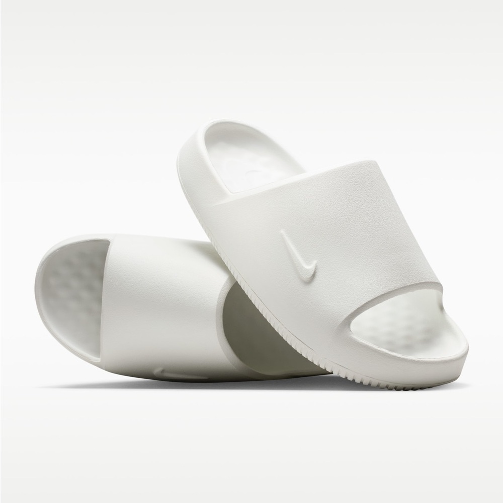 NWB Nike Calm 2.0